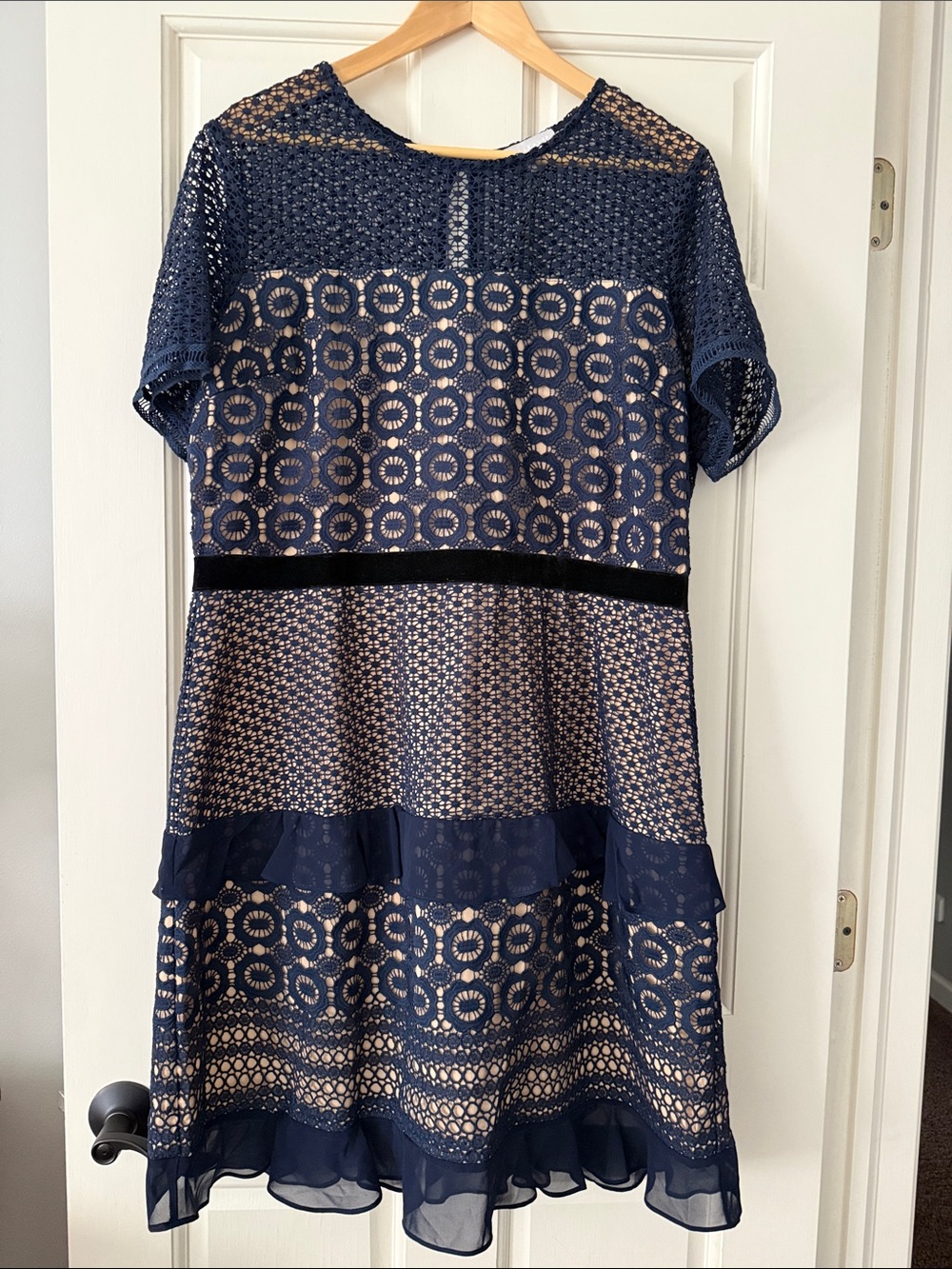 Chelsea28~Gorgeous Navy Lace Overlay Midi Dress w/Velvet Waistband~New,no tags